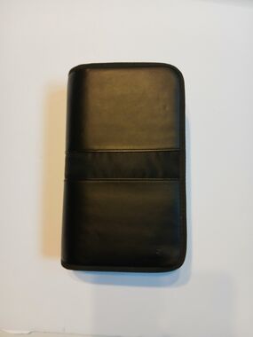 Case Logic 112 CD DVD Disc Binder with Zipper, Black Faux Leather Case